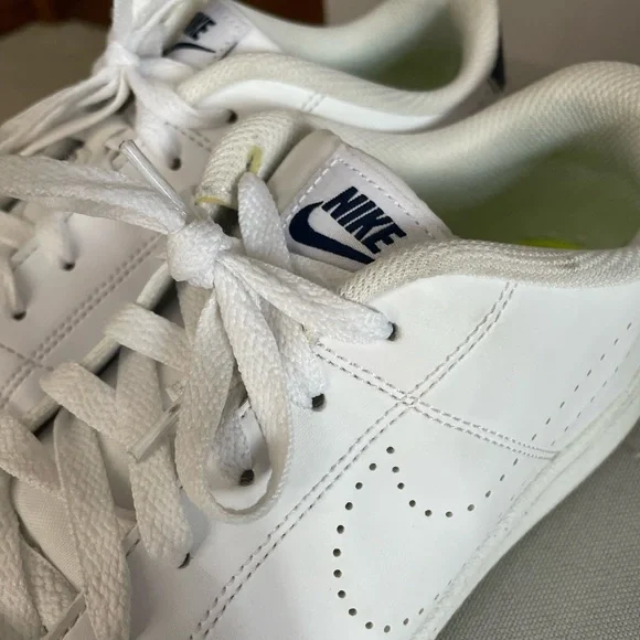 NIKE WOMENS SHOES SIZE 7.5 - Picture 6 of 7